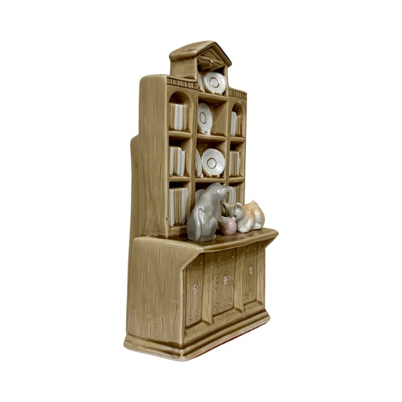 Mischievous Kitten Bookshelf Play Figurine, Gold Trim, Vintage - (1980's) - Picture 4 of 10